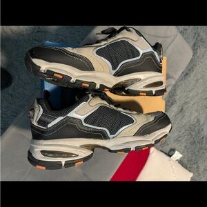 NWOT Mens Skechers Vigor Sport  Sz 10.5 wide Black/Beige leather Sneakers